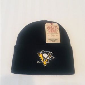 Pittsburgh Penguins cuffed knit.